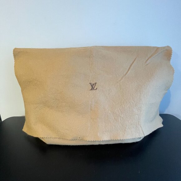 LOUIS VUITTON Vintage (1999) Monogram Vernis Fulton Belt Bag 24" - 28"- Preowned - Picture 12 of 13